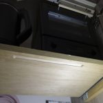 指掛かり溝の付いた引き出し棚