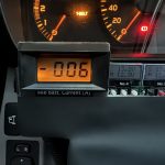 キャンピングカーのサブバッテリーの電流計用のLED照明を追加